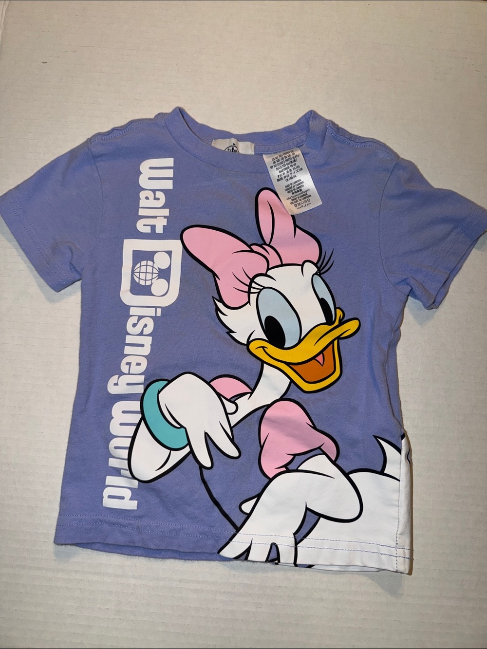 Disney Daisy Duck Lavender Short Sleeve Graphic Tee